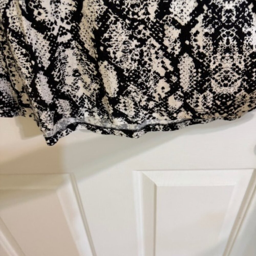 Calvin Klein Black/White Top Roll Tab Sleeve Keyhole Blouse Abstract Print S - Picture 6 of 9